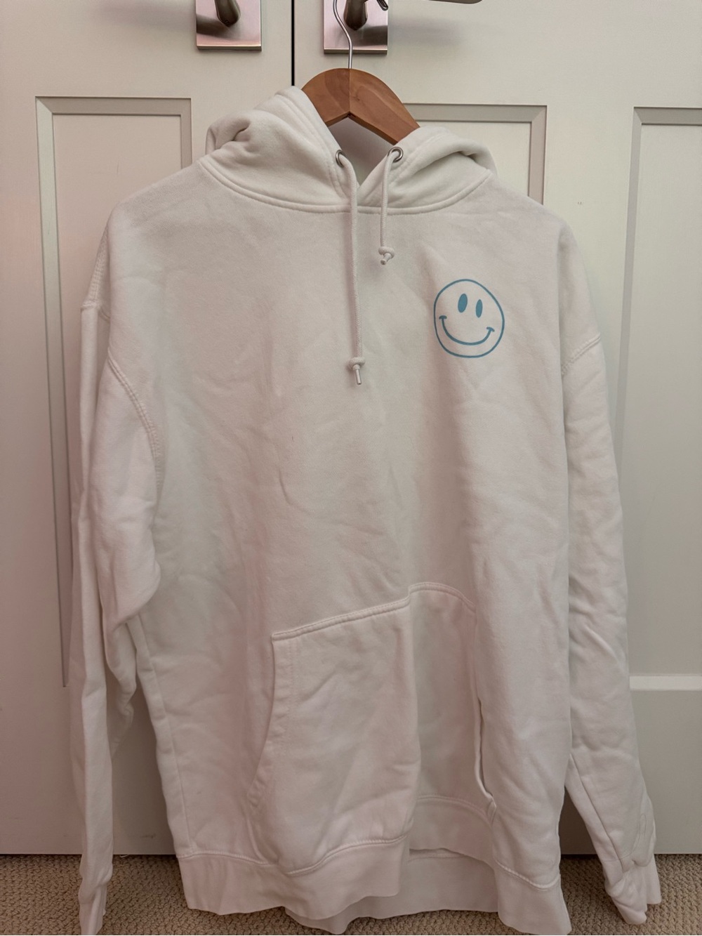 White Smile Graphic Hoodie - Casual Pullover Sweatshirt